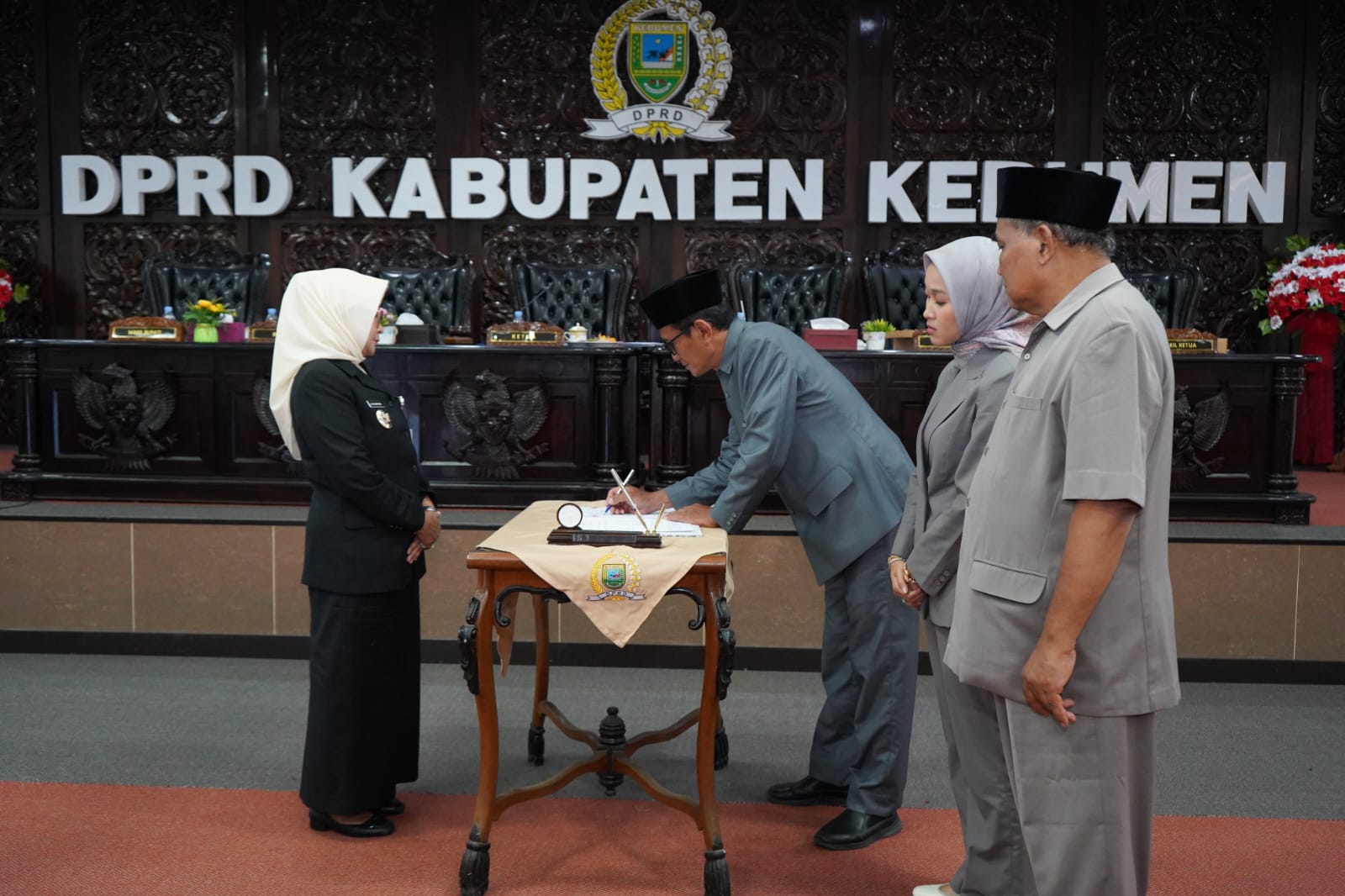 DPRD dan Bupati Kebumen Sahkan 3 Perda Strategis, Pendapatan Daerah 2025 Tembus Rp3,069 Triliun